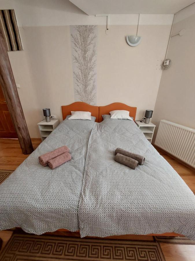Csaladbarat Vendeglak Szegedi Maganszallashely 9 Fo Reszere, Nagycsaladok Es Barati Tarsasagok Reszere Екстер'єр фото